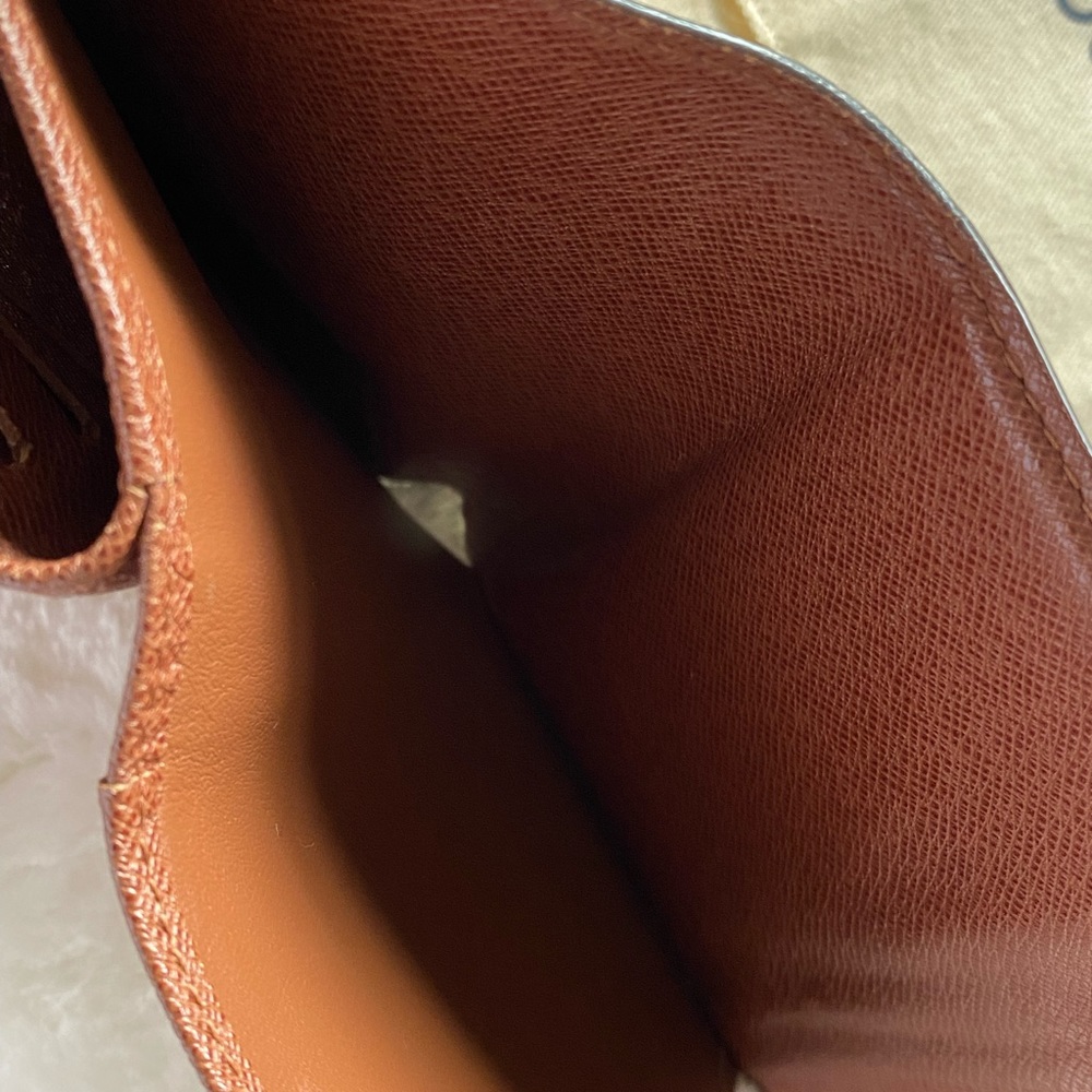 Authentic Louis Vuitton medium compact wallet - Picture 7 of 8